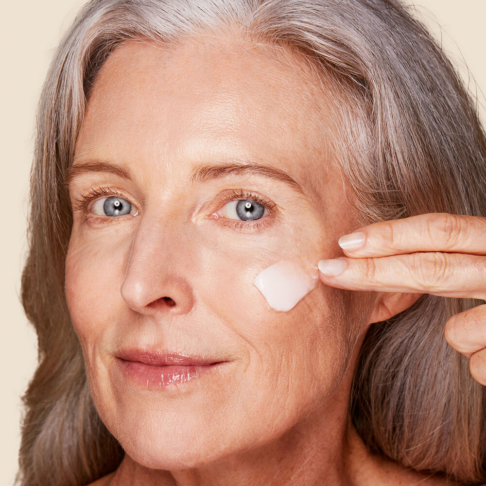 CLARINS Nutri Lumière Day Cream SPF15 - All Skin Types 05 CLARINS Nutri Lumiere Day Cream SPF15 All Skin Types 05